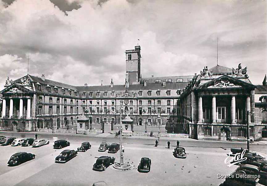 21 Dijon Place des Armes.jpg